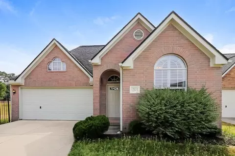 12103 Lakewood Villa Dr, Tomball, TX 77377
