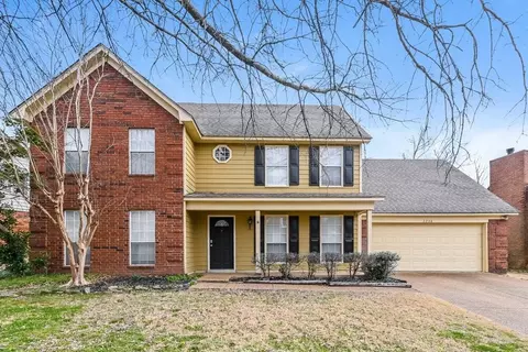 2236 Oak Hollow Ln, Memphis, TN 38016