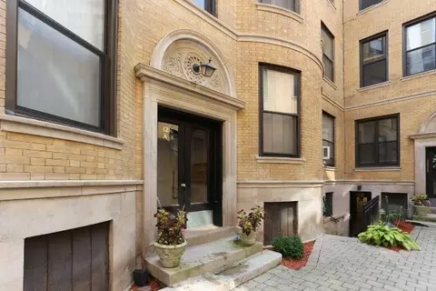 1216 N Dearborn St #2B, Chicago, IL 60610