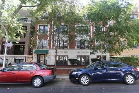 837 W Wolfram St #208, Chicago, IL 60657
