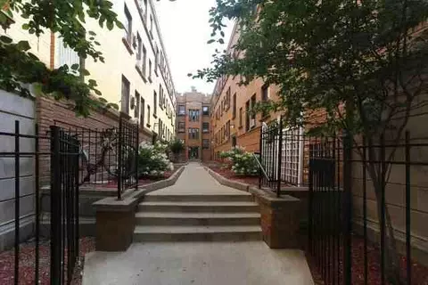 819 W Cornelia Ave #110, Chicago, IL 60657