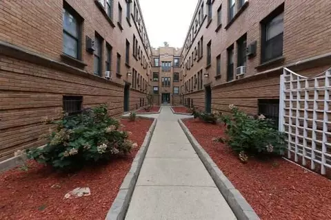 817 W Cornelia Ave # A, Chicago, IL 60657