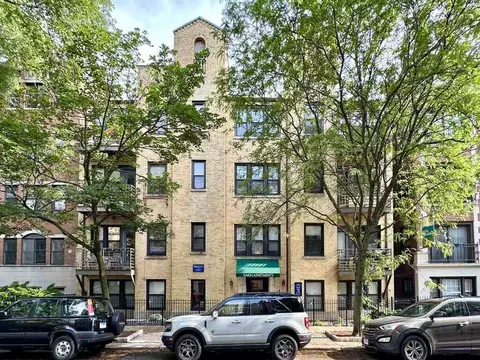 917 W Dakin St #402, Chicago, IL 60613