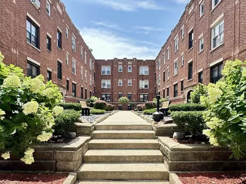 957 W Cornelia Ave #1A, Chicago, IL 60657