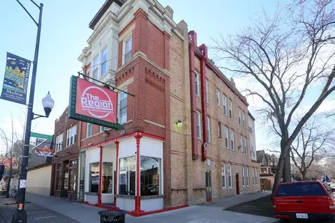 2057 W Roscoe St #2, Chicago, IL 60618