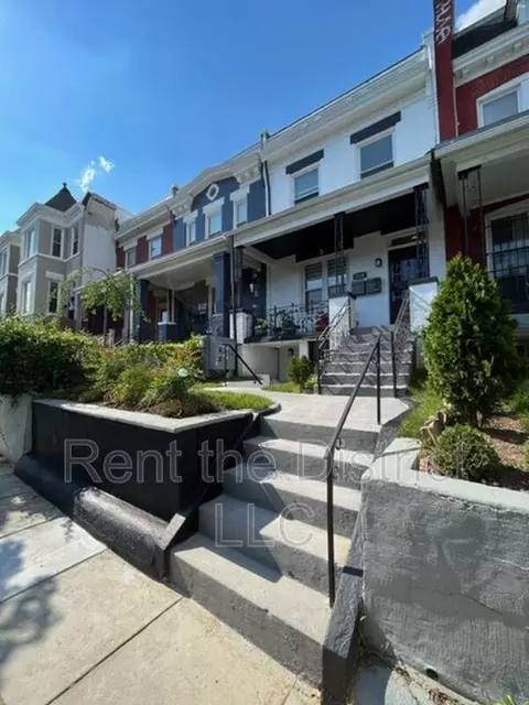 318 Seaton Pl NE #A, Washington, DC 20002