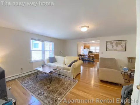 126 Pine St #2, Cambridge, MA 02139