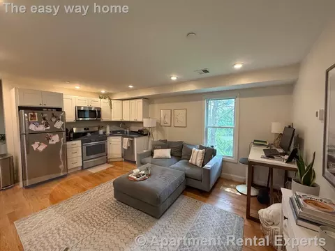 44 Cogswell Ave #4, Cambridge, MA 02140