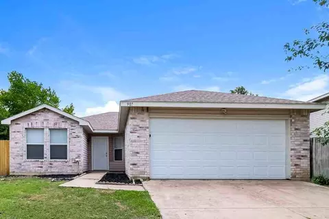 907 Kendall Dr, Arlington, TX 76001