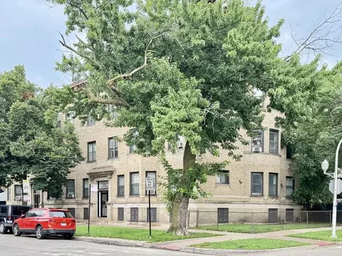 923 W Waveland Ave #1D, Chicago, IL 60613