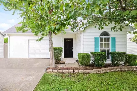 326 Cedar Park Cir, La Vergne, TN 37086