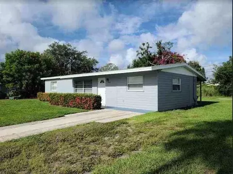 2223 2nd St SW, Vero Beach, FL 32962