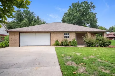 9695 Twin Shores Dr, Willis, TX 77318