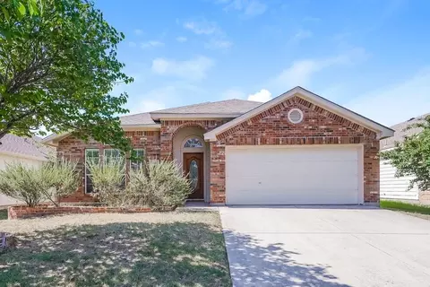 1005 Fort Apache Dr, Haslet, TX 76052