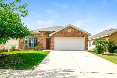 1005 Fort Apache Dr, Haslet, TX 76052