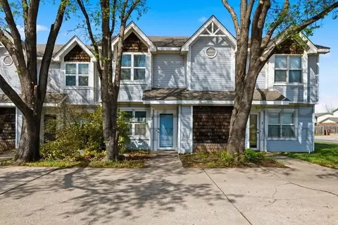7302 W Douglas Ave #2, Wichita, KS 67212