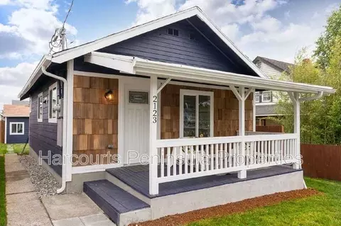 2123 8th St, Bremerton, WA 98312