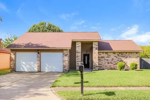 5939 Ollia Cir, Pasadena, TX 77505