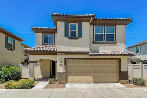 825 S Swallow Ln, Gilbert, AZ 85296