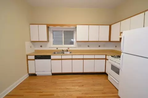 1454 W School St #1F, Chicago, IL 60657