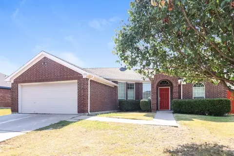 1206 Beacon Hill Dr, Midlothian, TX 76065