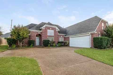 9893 Farmyard Dr, Cordova, TN 38016