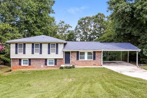 2654 Luke Dr, Ellenwood, GA 30294