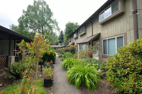 13625 SE Stark St, Portland, OR 97233