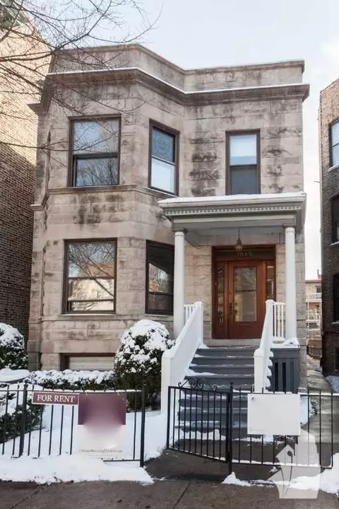 1043 W Dakin St #1, Chicago, IL 60613