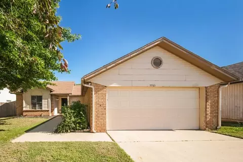 9705 Oak Tree Ter, Midwest City, OK 73130