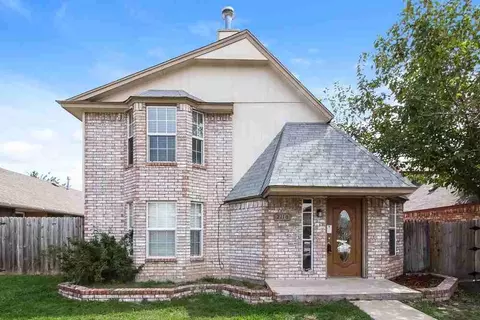 2110 Westmore Dr, Moore, OK 73170