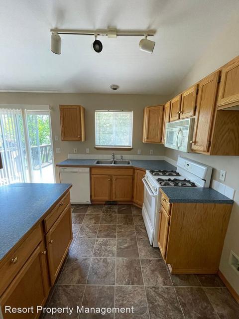11221 N Crusader St, Hayden, ID 83835