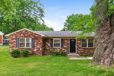 7906 Candleglow Ln, Louisville, KY 40214