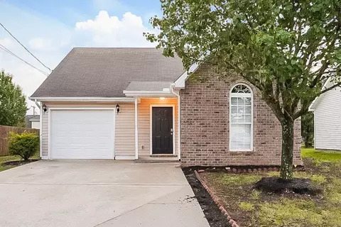 152 Dreville Dr, La Vergne, TN 37086