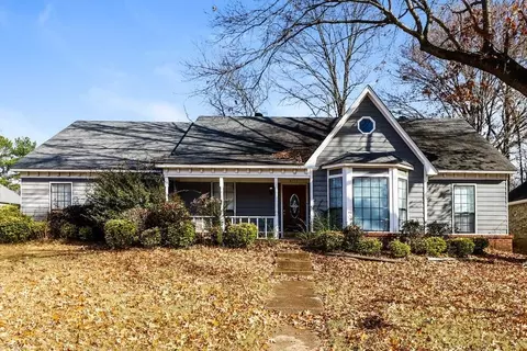 8112 Cairn Dr, Memphis, TN 38018