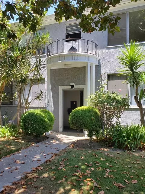 2507 N Beachwood Dr #4, Los Angeles, CA 90068