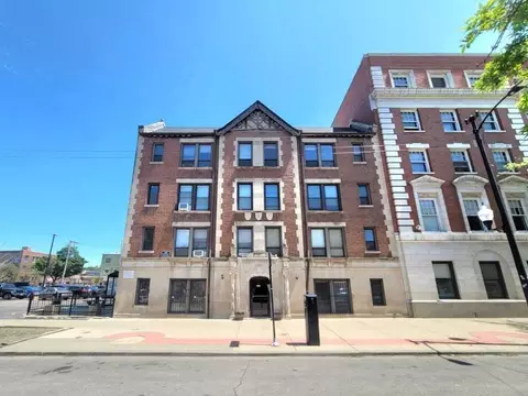 3345 N Marshfield Ave #303, Chicago, IL 60657