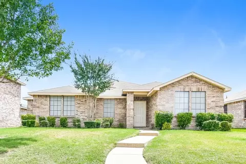 1056 Bumble Bee Dr, Lancaster, TX 75134