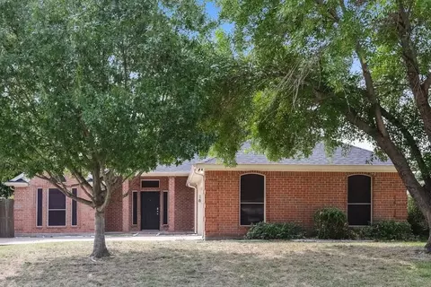 105 Princeton Cir, Forney, TX 75126