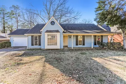 8123 Cairn Dr, Memphis, TN 38018