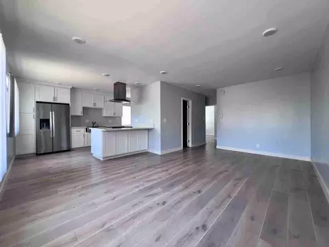 925 E 5th St, Long Beach, CA 90802