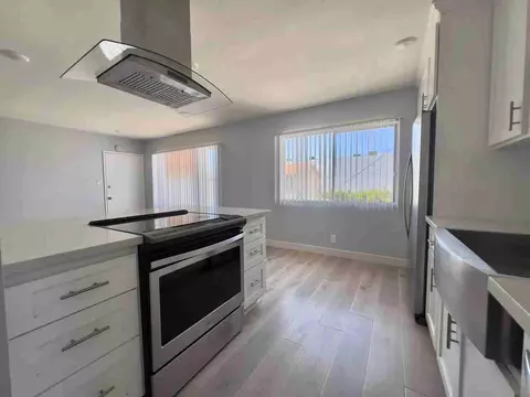 925 E 5th St, Long Beach, CA 90802 photo 5