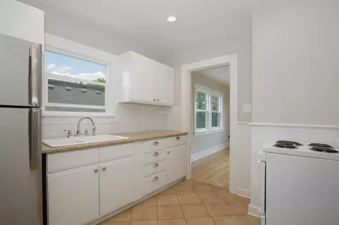 2528 Queen Anne Ave N, Seattle, WA 98109