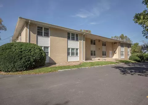 1016 Lincoln Rd, Bettendorf, IA 52722