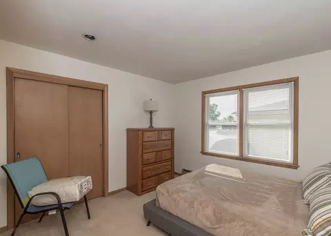 1016 Lincoln Rd, Bettendorf, IA 52722