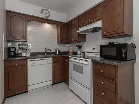 1016 Lincoln Rd, Bettendorf, IA 52722
