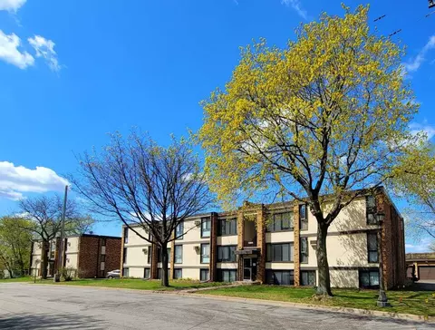 1365 Eustis St, Saint Paul, MN 55108