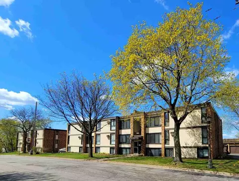 1365 Eustis St, Saint Paul, MN 55108