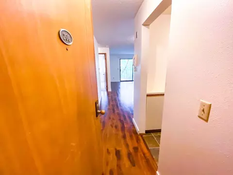 5505 15th Ave NE, Seattle, WA 98105