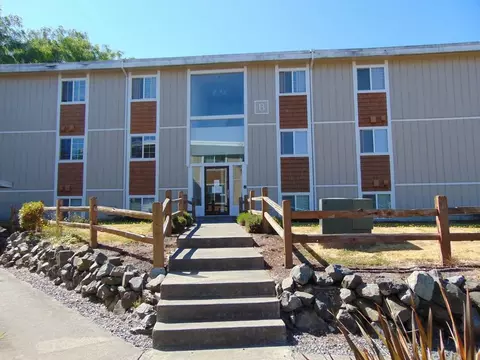 832 W Casino Rd, Everett, WA 98204